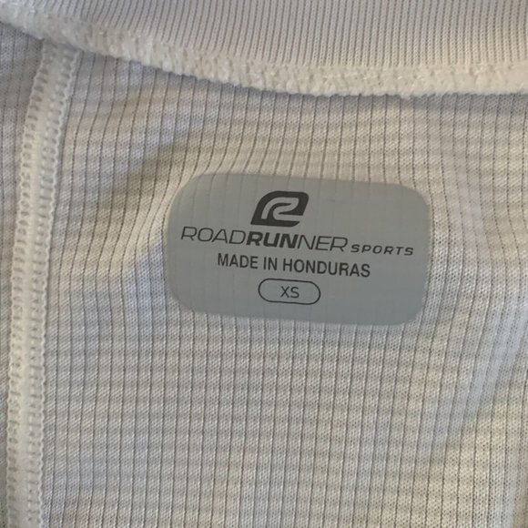 Road Runner Sports Sleeveless White Textured V-Neck Tee size xs running … - Picture 3 of 9